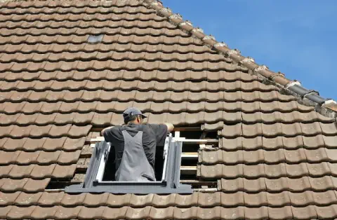 Pose de velux à Cartelègue